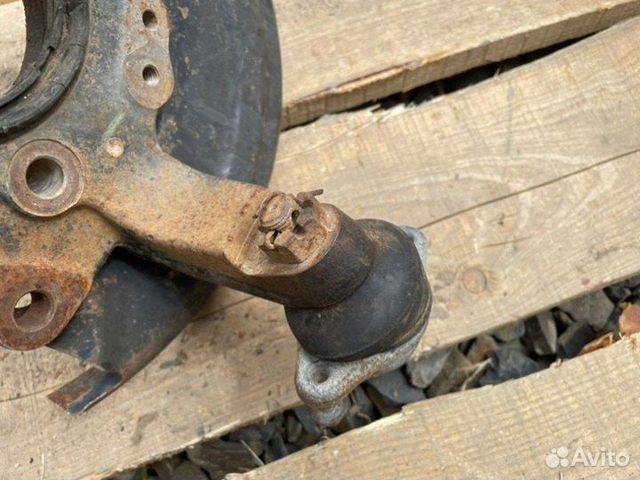 Кулак поворотный передний правый Mitsubishi L200