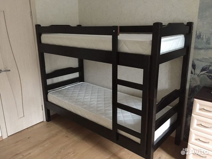 Детская двухъярусная кровать из массива