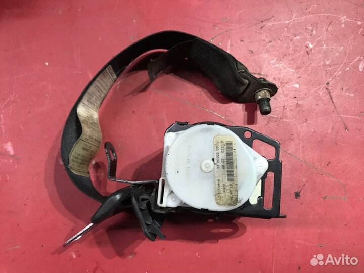 Ремень безопасности задний правый Toyota Avensis