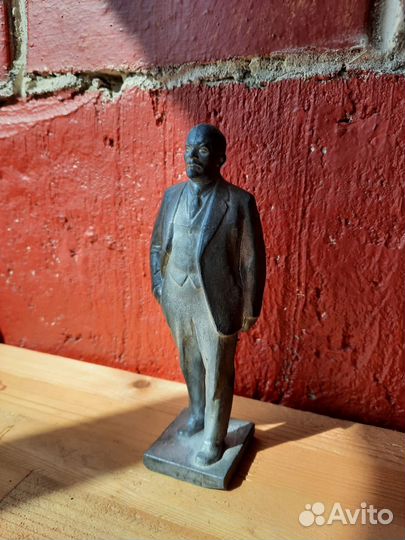 Статуя Ленин