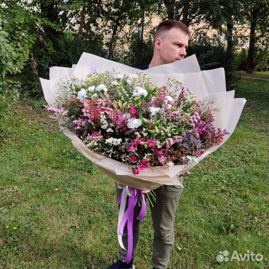 Букет из статицы, альстромерий лимониум и гвоздик