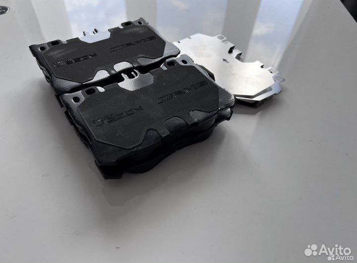 Передние тормозные колодки W205 C43 AMG