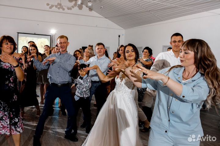 Ведущая/Тамада+DJ(свет, звук, экран, дым, фонтаны)