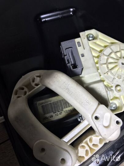 Стеклоподъемник электр. передний правый с моторчи