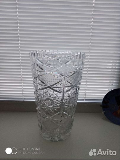 Большая хрустальная ваза для цветов