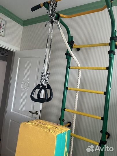 Детская шведская стенка с гимнастическим матрасом