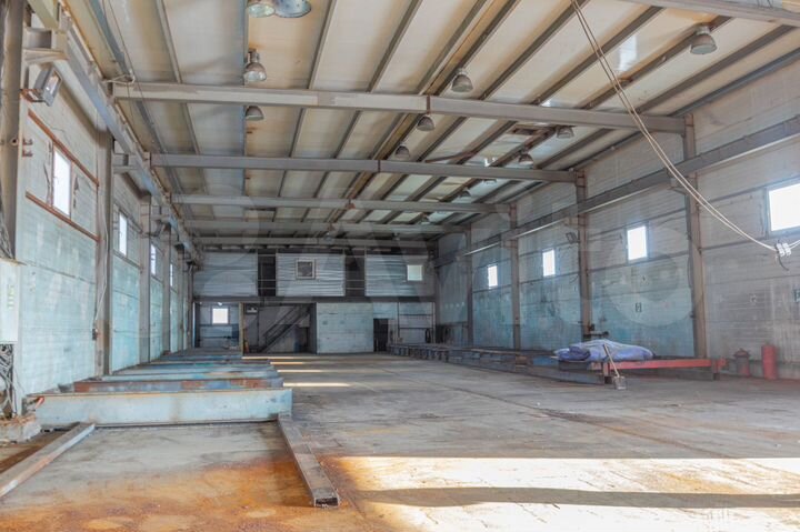 Здание, 2000 м²