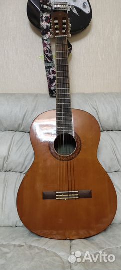 Классическая гитара yamaha c40, с подставкой