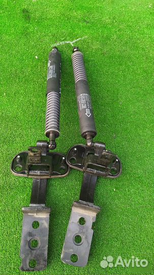 Амортизатор багажника Volvo V70 B5254T6