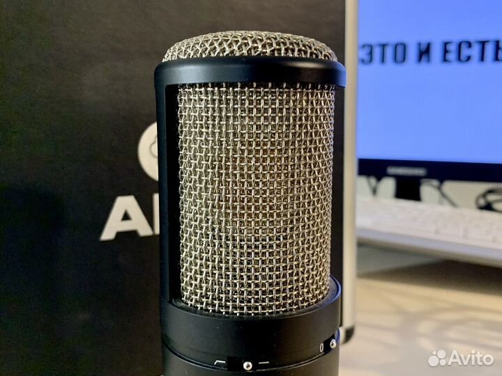 AKG P220 Студийный Микрофон