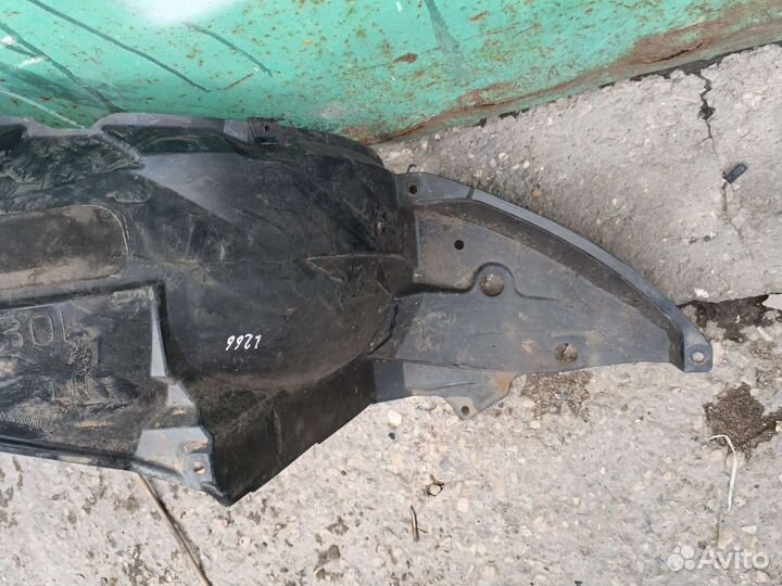 Подкрылок передний левый Тойота Аурис Е150