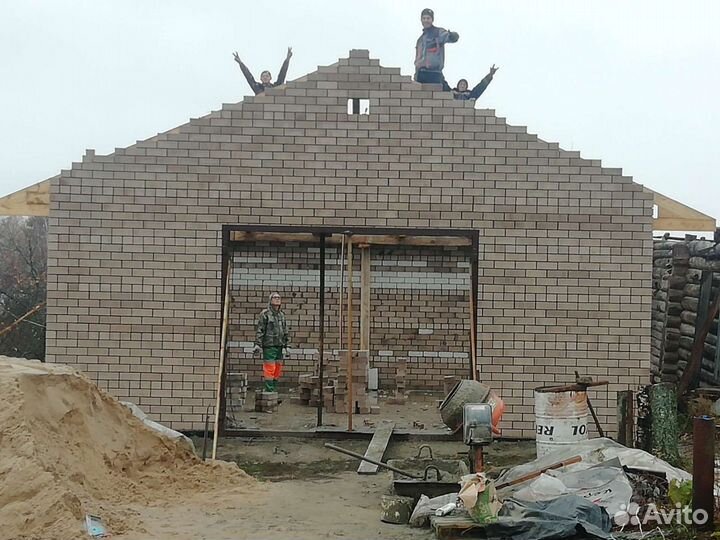 Бригада строителей