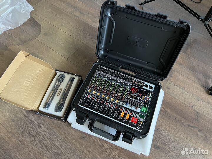 Активный микшерный пульт, 1300 ват. + микрофоны