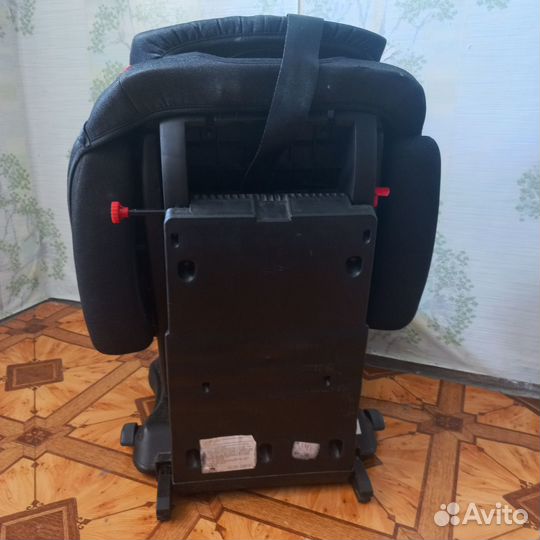 Автомобильное кресло