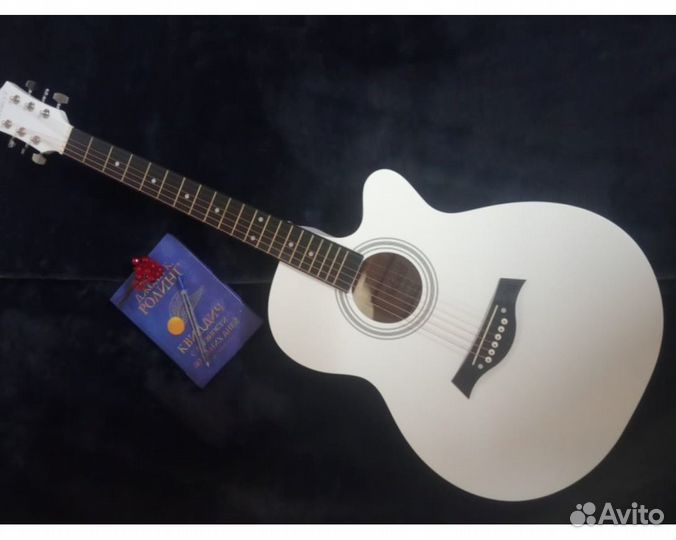 Акустическая гитара