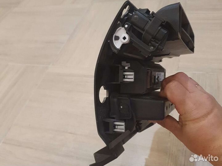 Центральная панель с дифлекторами.Ситроен С4