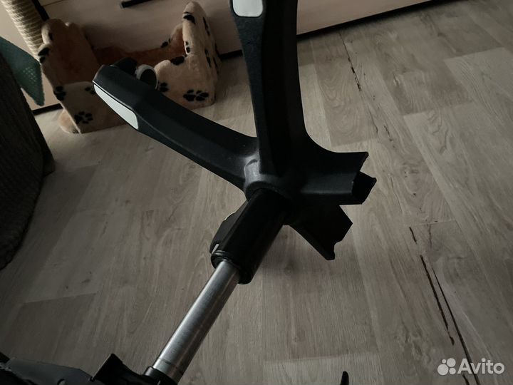 Компьютерное кресло бу (сломана крестовина)