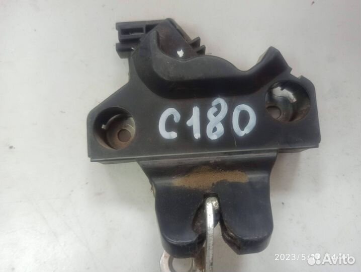 Замок крышки багажника toyota corolla 180