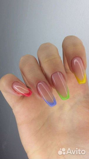 Модель на маникюр