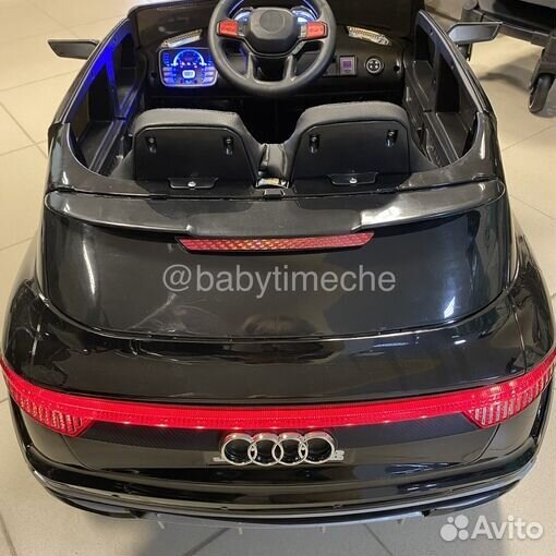Черный ауди электромобиль 2088