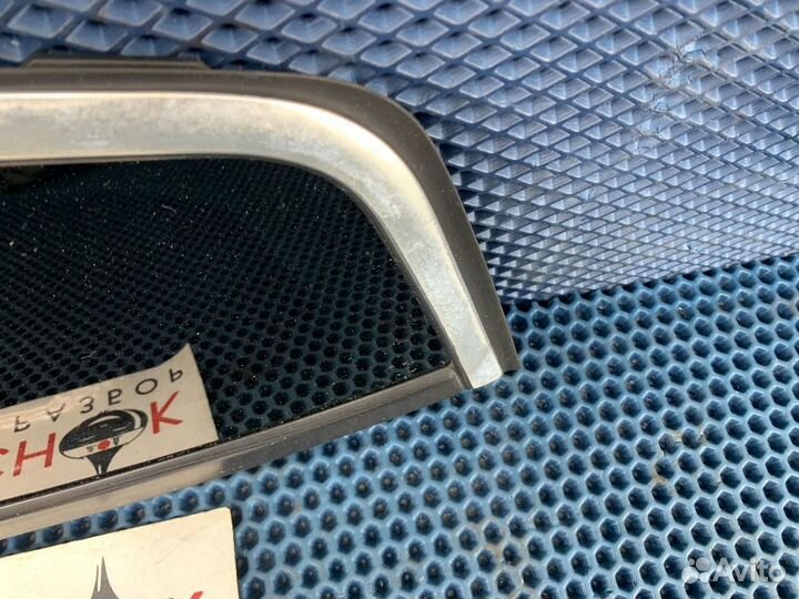 Стекло / форточка задняя правая VW Tiguan