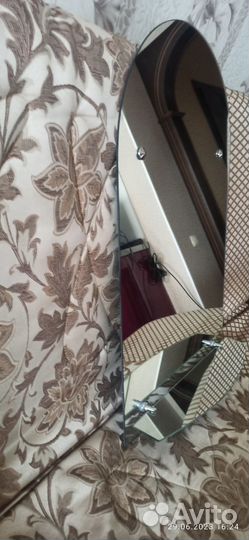 Зеркало с полочкой в ванную