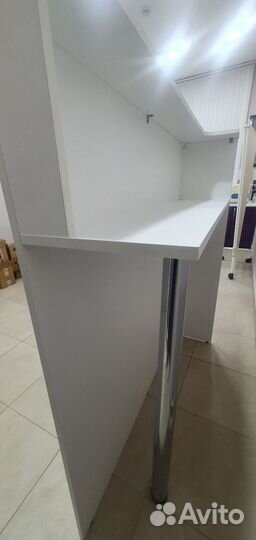 Стойка ресепшн