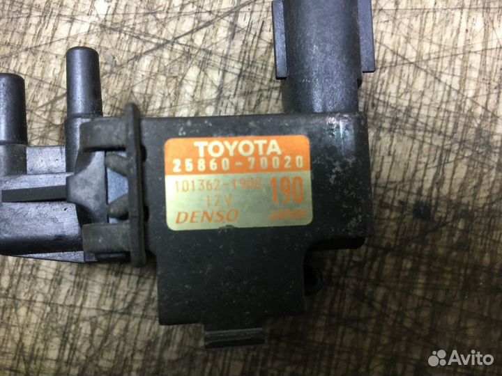 Вакуумный клапан Toyota Mark II X110 (2000—2007)