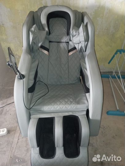 Массажное кресло z680