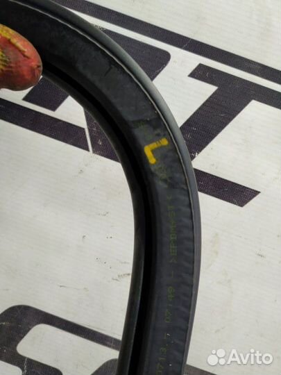 Уплотнитель двери передний левый Audi A3 8V 1.8