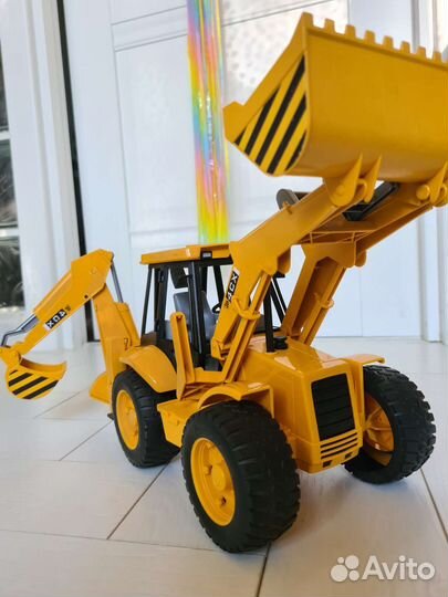 Экскаватор-погрузчик колесный Bruder JCB 4CX