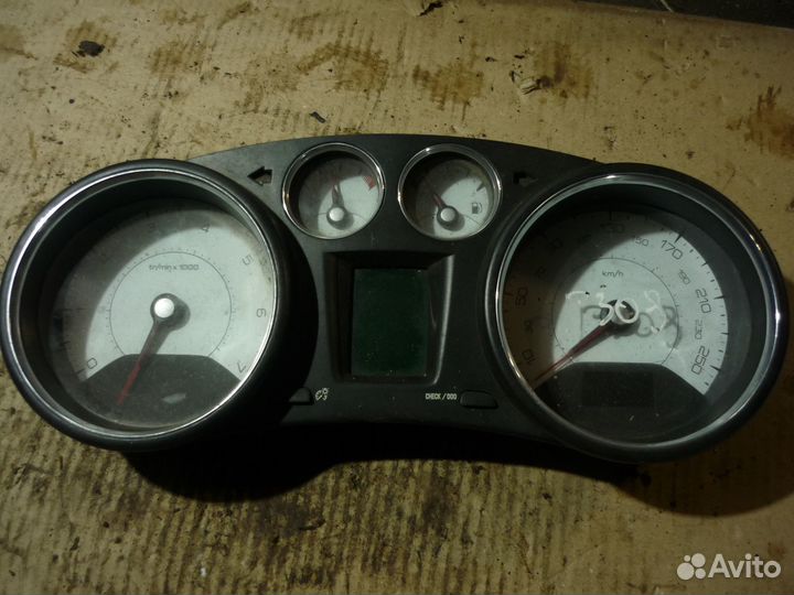 Приборная панель Пежо 308 АКПП