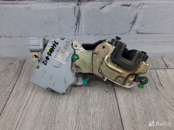 Замок двери передней левой Maxima А32