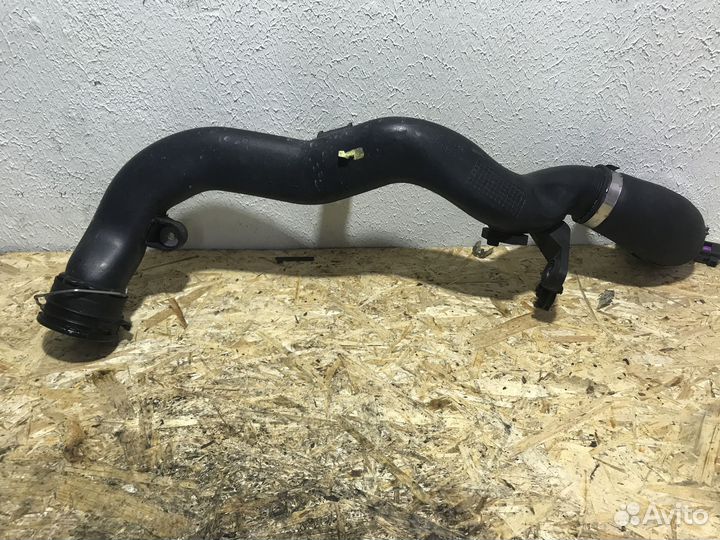 Патрубок интеркулера Volkswagen Golf MK5 cavd 2008