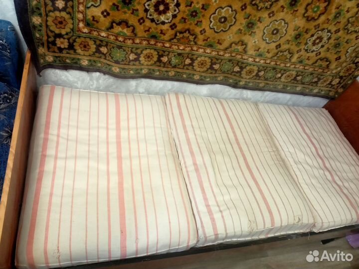Кровать 1,5 спальная с матрасом
