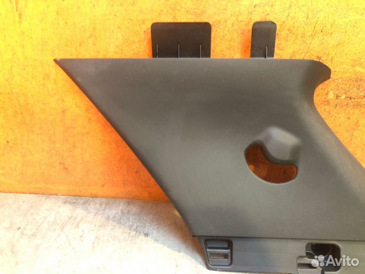 Обшивка стойки задняя правая Ford Explorer 5 U502