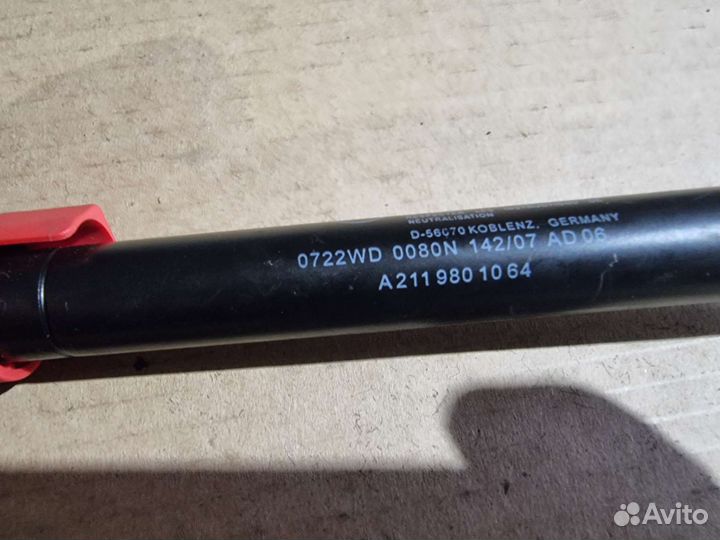 Амортизатор полки багажника передний Мерседес w211