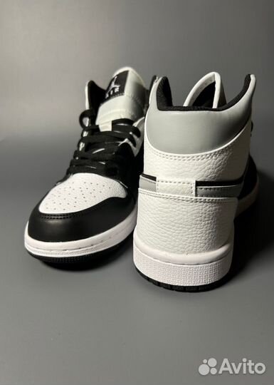 Кроссовки Nike Air Jordan 1 Black & White Люкс
