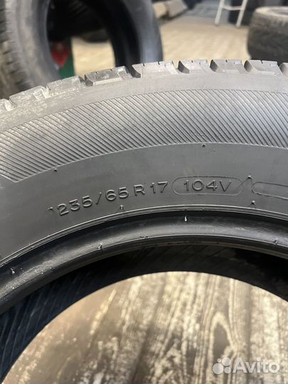 Michelin Latitude Tour HP 235/65 R17 104V