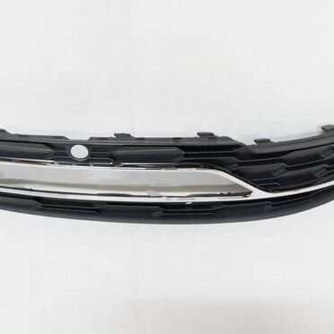 Окантовка противотуманной фары правая Skoda Octavi