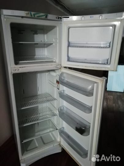 Холодильник indesit на запчасти