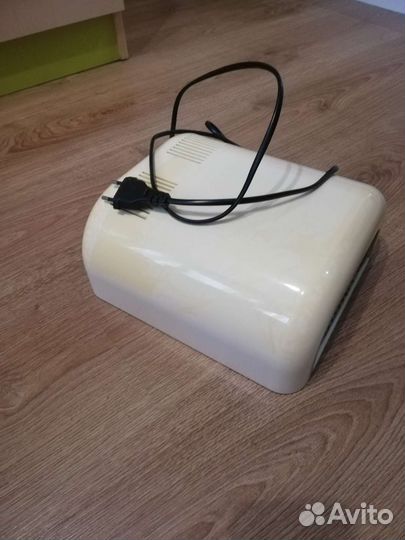 Лампа для ногтей