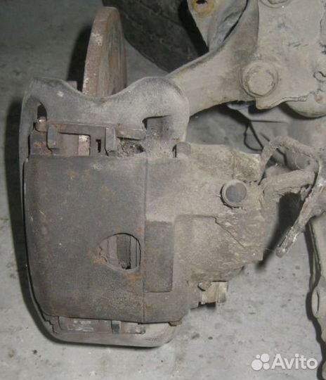 Суппорт передний правый VW Passat B3