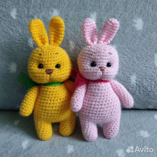Вязаные игрушки зайчики
