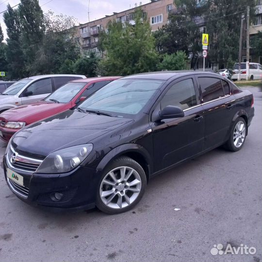 Opel Astra 1.8 МТ, 2011, 262 000 км
