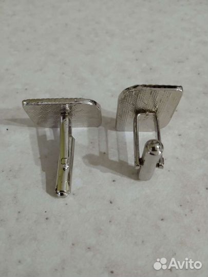 Запонки, виниловые пластинки, одна копейка 2001 го