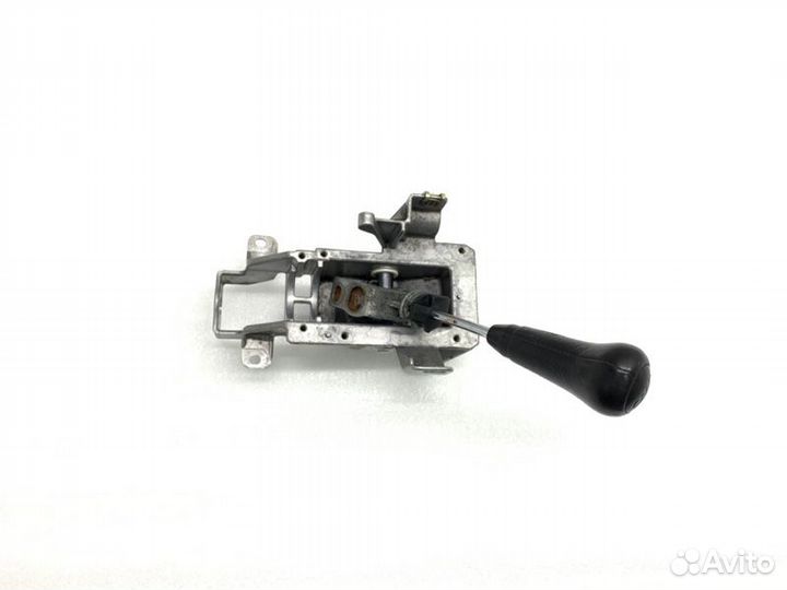 Ручка кпп Audi A6 C4 AAT / 2500CC / 115HP / 85KW