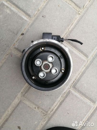 Помпа фольксваген Тигуан 1.4 TSI 03C880727D