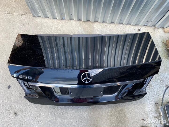 Крышка богажника Mercedes w212