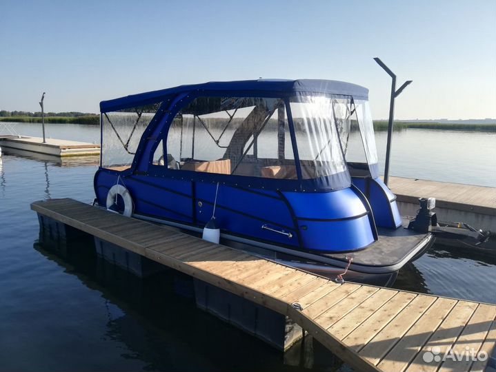 Моторный катамаран